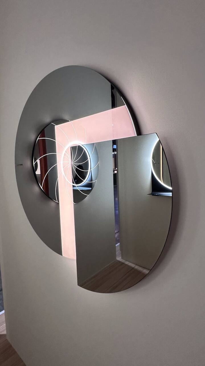 Vanity Living al Salone del Mobile 2026 — specchi e cabine armadio come arte